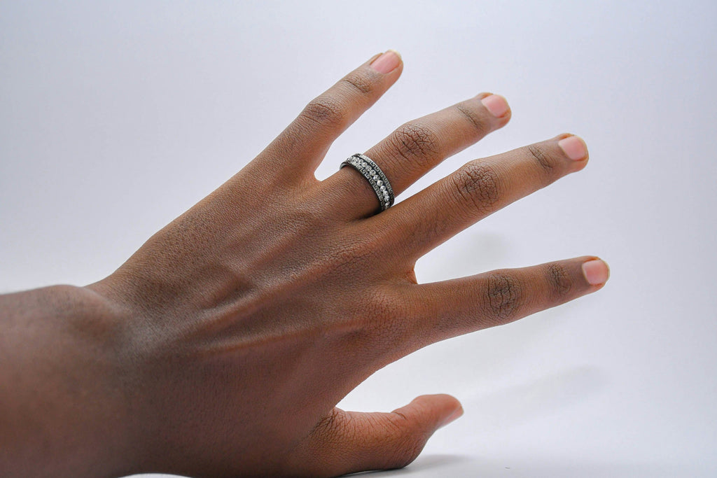 Modern Engagement Rings for Guys: What’s Trending Now