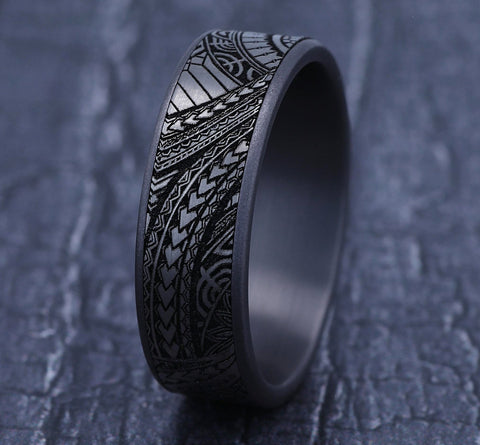 Anillo para hombre de titanio y tantalio de diseño polinesio 7,5 mm